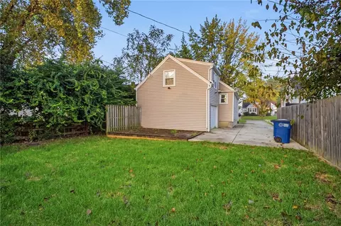 Exterior - 2812 White Oak Dr, Dayton, OH 45420 photo 6 of 10