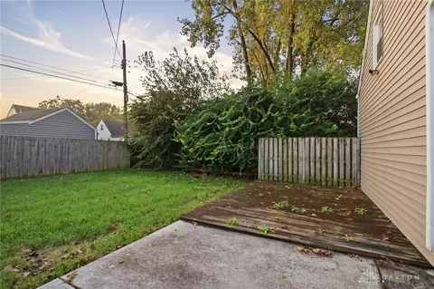Exterior - 2812 White Oak Dr, Dayton, OH 45420 photo 8 of 10