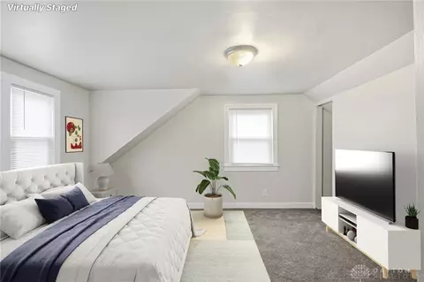Bedroom - 2812 White Oak Dr, Dayton, OH 45420 photo 2 of 10