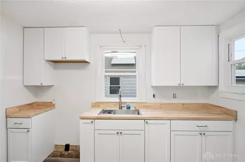 Kitchen - 2812 White Oak Dr, Dayton, OH 45420 photo 2 of 3