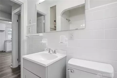 Bath - 2812 White Oak Dr, Dayton, OH 45420 photo 2 of 3