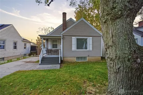 Exterior - 2812 White Oak Dr, Dayton, OH 45420 photo 4 of 10