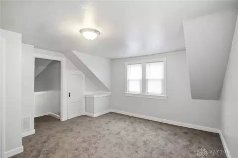 Bedroom - 2812 White Oak Dr, Dayton, OH 45420 photo 9 of 10