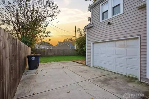 Exterior - 2812 White Oak Dr, Dayton, OH 45420 photo 5 of 10