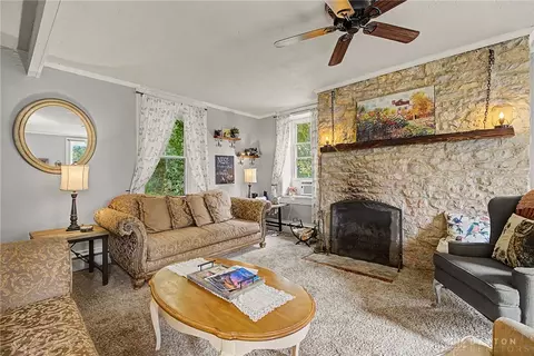 Living - 4690 S Tecumseh Rd, Springfield, OH 45502 photo 3 of 6