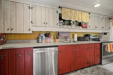 Kitchen - 4690 S Tecumseh Rd, Springfield, OH 45502 photo 1 of 5