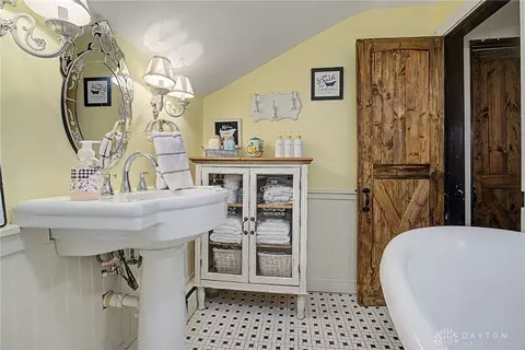 Bath - 4690 S Tecumseh Rd, Springfield, OH 45502 photo 3 of 4
