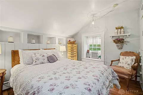 Bedroom - 4690 S Tecumseh Rd, Springfield, OH 45502 photo 8 of 14