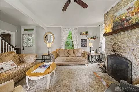 Living - 4690 S Tecumseh Rd, Springfield, OH 45502 photo 4 of 6