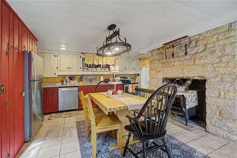 Kitchen - 4690 S Tecumseh Rd, Springfield, OH 45502 photo 3 of 5