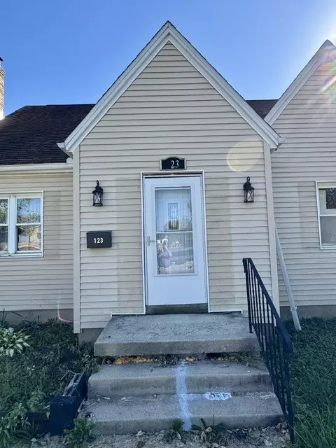 Exterior - 123 Trenton Pl, Springfield, OH 45504 photo 3 of 4