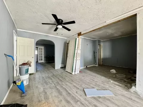 Living - 123 Trenton Pl, Springfield, OH 45504 photo 9 of 14