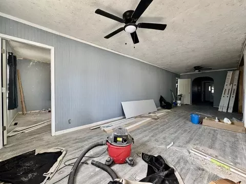 Living - 123 Trenton Pl, Springfield, OH 45504 photo 12 of 14