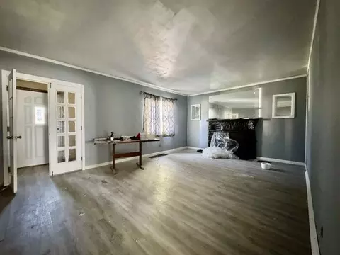 Living - 123 Trenton Pl, Springfield, OH 45504 photo 3 of 14