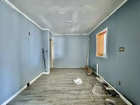 Living - 123 Trenton Pl, Springfield, OH 45504 photo 7 of 14