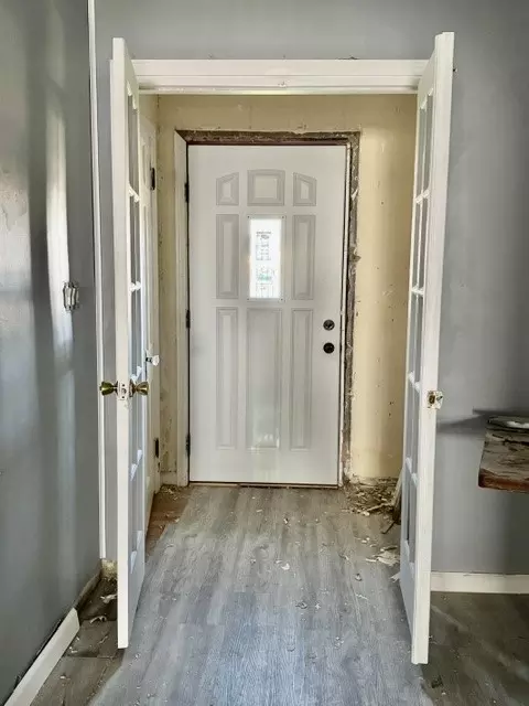 Entry Way - 123 Trenton Pl, Springfield, OH 45504 photo 1 of 5
