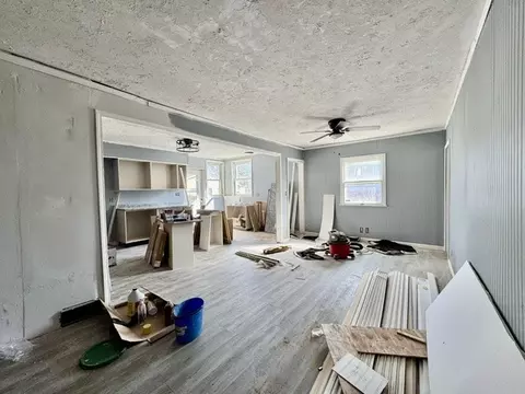 Living - 123 Trenton Pl, Springfield, OH 45504 photo 11 of 14