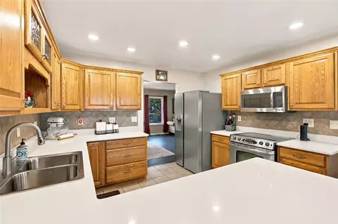 Kitchen - 5101 Ackerman Blvd, Kettering, OH 45429 photo 4 of 5