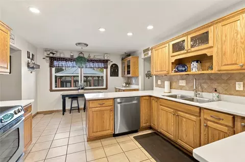 Kitchen - 5101 Ackerman Blvd, Kettering, OH 45429 photo 2 of 5
