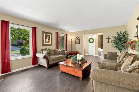 Living - 5101 Ackerman Blvd, Kettering, OH 45429 photo 5 of 7