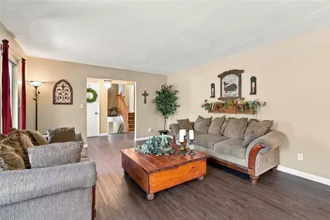 Living - 5101 Ackerman Blvd, Kettering, OH 45429 photo 3 of 7