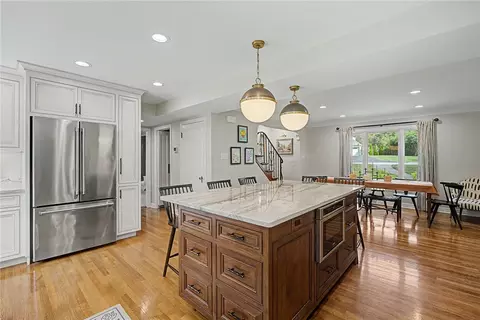 Kitchen - 860 Greenhouse Dr, Kettering, OH 45419 photo 6 of 8