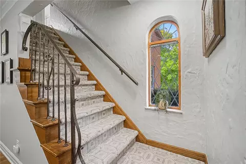 Entry Way - 860 Greenhouse Dr, Kettering, OH 45419 photo 3 of 6