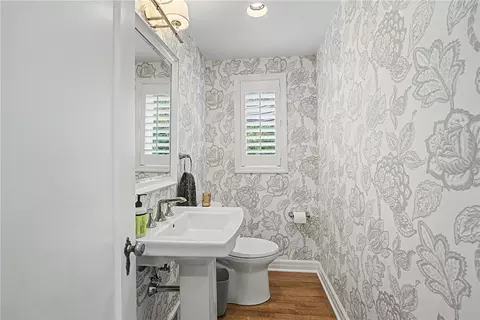Bath - 860 Greenhouse Dr, Kettering, OH 45419 photo 1 of 7