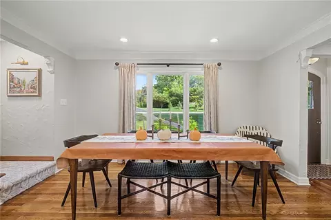 Dining - 860 Greenhouse Dr, Kettering, OH 45419 photo 2 of 3