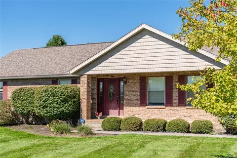 Exterior - 5782 Whispering Wind Dr, Springfield, OH 45504 photo 4 of 11