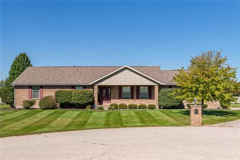 Exterior - 5782 Whispering Wind Dr, Springfield, OH 45504 photo 3 of 11