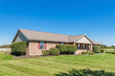 Exterior - 5782 Whispering Wind Dr, Springfield, OH 45504 photo 6 of 11