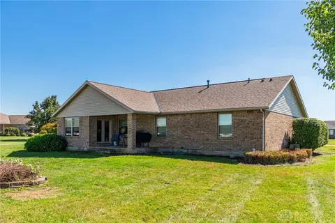 Exterior - 5782 Whispering Wind Dr, Springfield, OH 45504 photo 10 of 11