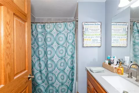 Bath - 5782 Whispering Wind Dr, Springfield, OH 45504 photo 2 of 3