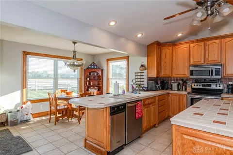 Kitchen - 5782 Whispering Wind Dr, Springfield, OH 45504 photo 2 of 5