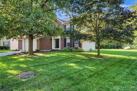 4870 Summerset Dr, Tipp City, OH 45371