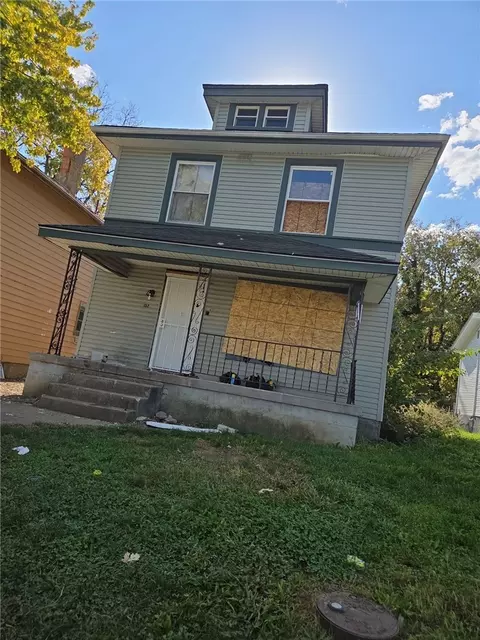 152 E Parkwood Dr, Dayton, OH 45405