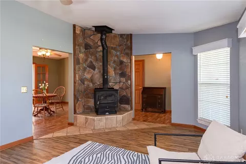Living - 9550 State Route 725 Pike, Germantown, OH 45327 photo 4 of 5