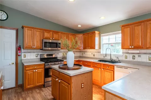 Kitchen - 9550 State Route 725 Pike, Germantown, OH 45327 photo 3 of 7