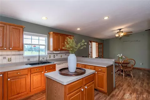 Kitchen - 9550 State Route 725 Pike, Germantown, OH 45327 photo 6 of 7