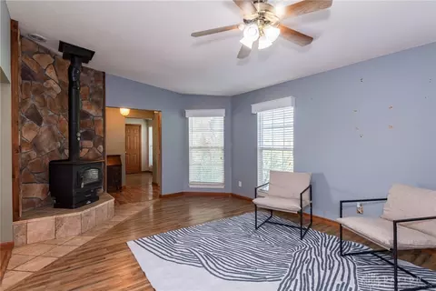 Living - 9550 State Route 725 Pike, Germantown, OH 45327 photo 3 of 5