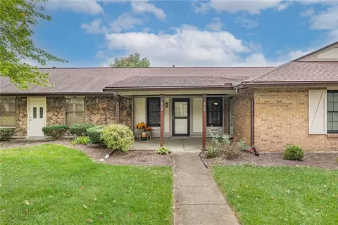 802 Pine Needles Dr, Centerville, OH 45458