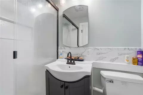Bath - 3255 Erter Dr, Springfield, OH 45503 photo 3 of 5