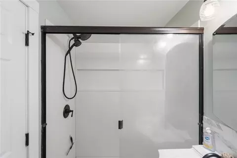 Bath - 3255 Erter Dr, Springfield, OH 45503 photo 2 of 5