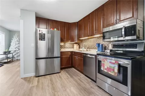Kitchen - 3255 Erter Dr, Springfield, OH 45503 photo 2 of 3