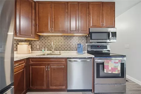 Kitchen - 3255 Erter Dr, Springfield, OH 45503 photo 3 of 3