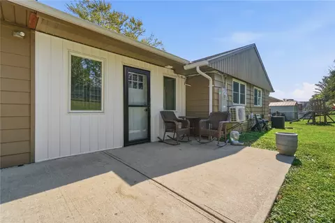 Exterior - 3255 Erter Dr, Springfield, OH 45503 photo 8 of 10