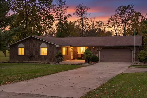 10913 Mile Rd, New Lebanon, OH 45345