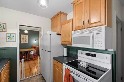 Kitchen - 1509 Springhill Ave, Kettering, OH 45409 photo 2 of 3