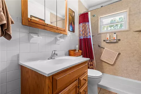Bath - 473 E Lomar Ave, Carlisle, OH 45005 photo 2 of 2